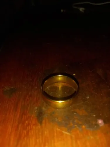 Vende-se aliança dourada unissex  tamanho 19