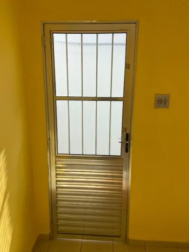 Porta de Aluminio - Em excelente estado