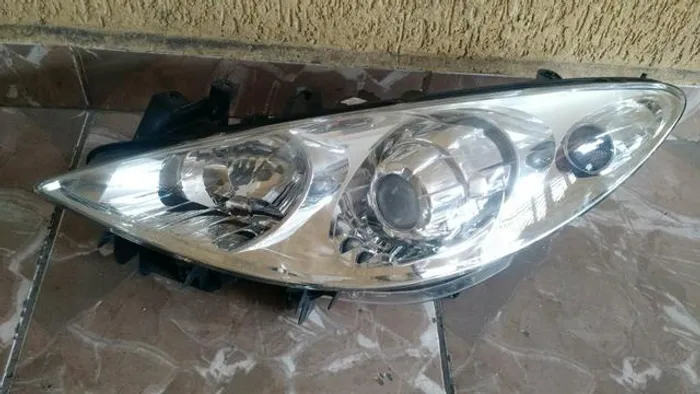 Farol esquerdo Peugeot 207