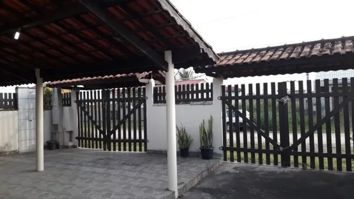 Ilha Comprida/Casa próximo da praia e Mercado/2 Dormitórios/4 Vagas/Escriturado
