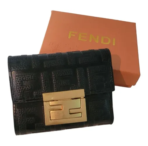 Carteira Fendi de Couro Nova