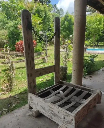Vendo 4 poltronas de madeira rústicas