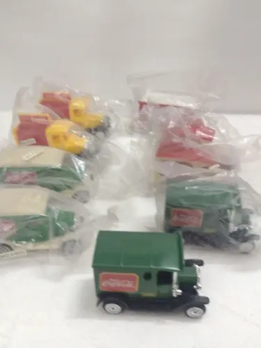 Lote de Caminhões da Coca Cola da década de 90 novos...