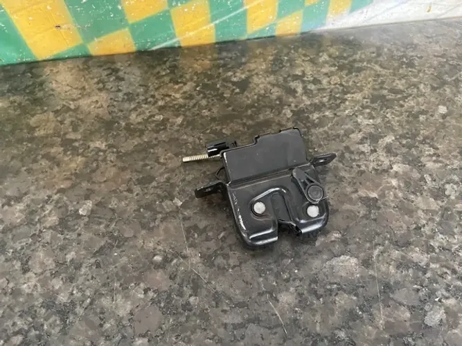 Tranca da mala sandero 2015 em diante *r