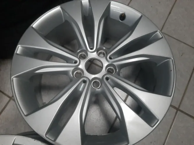 Roda esportiva palitada prata aro 18 Aplicação linha Mercedes 5x112