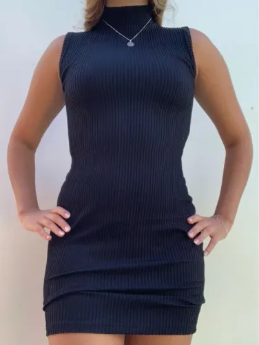 Vestido canelado preto