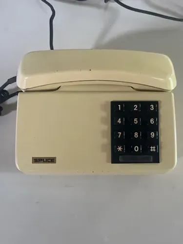 Telefone de teclado antigo 