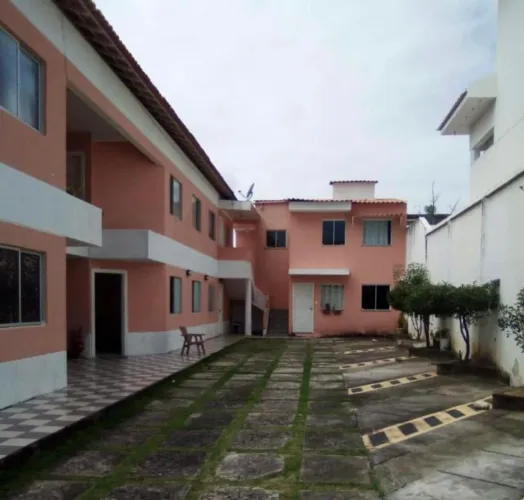 Apartamento aconchegante com ótima localização, garagem, aceita pets. Village.