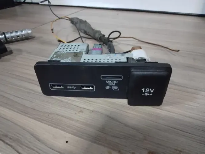 Painel USB 3.0 MicroSD e 12V Land Rover Velar 2017 à 2020