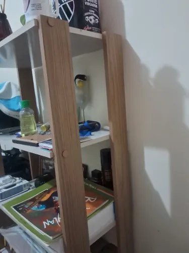 Estante com uma gaveta