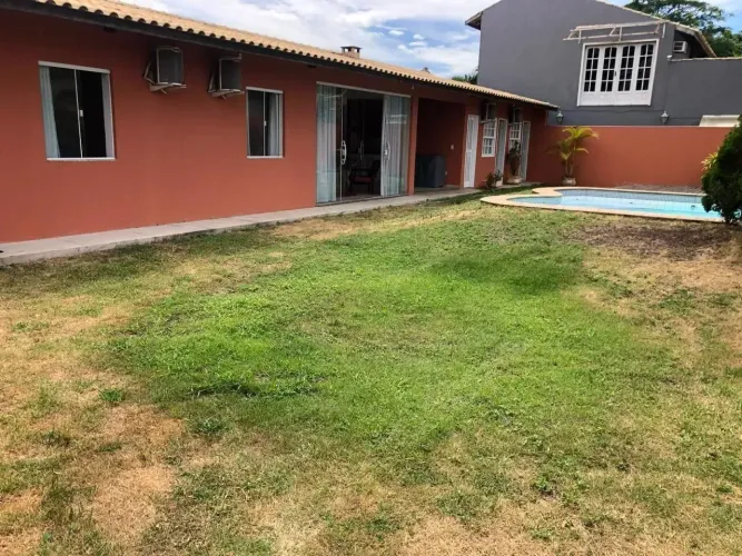 Casa com 4 Quartos e Piscina para Aluguel de Temporada em Grussaí