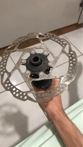Cubo traseiro shimano Zee DH center looc 32 furos 