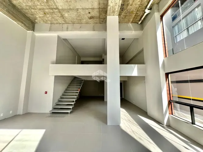 LOJA AMPLA EM COQUEIROS FLORIANÓPOLIS COM 177M² PRIVATIVOS
