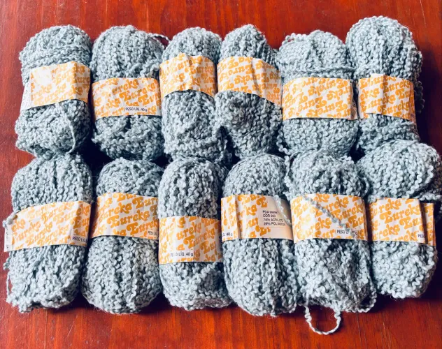 12 Novelos Azul Bebê de 40g cada da marca Eureka Paramount Lã Sul