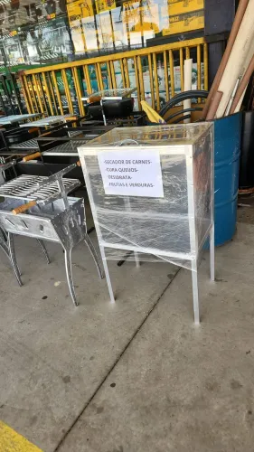 Secador de carnes, cura queijos desidrata frutas e verduras