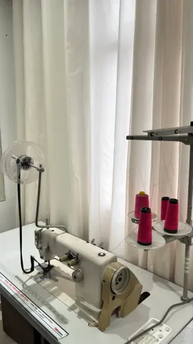 Máquina de costura cobre gola