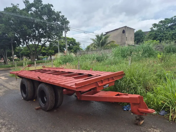 Carreta para carregar máquina de esteiras, silos e tanque d'água. *