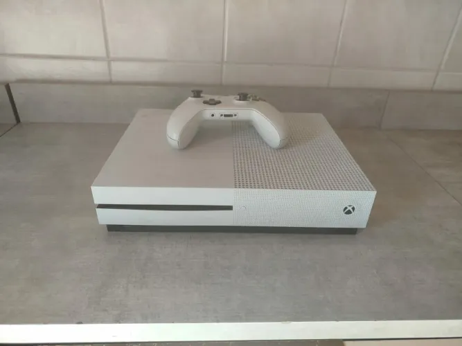 Xbox One S usado - 1TB com controle