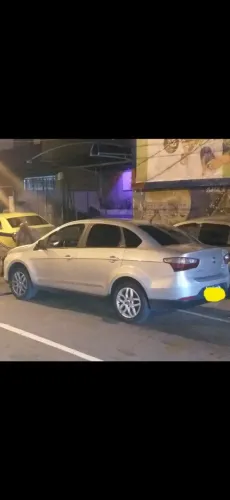 Fiat Grand Siena Essence Dual. 1.6 Flex 16V 2015 - problemas no motor, multas e IPVAs .