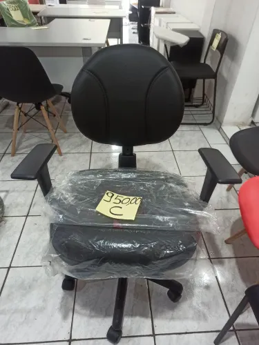Cadeira executiva estofada