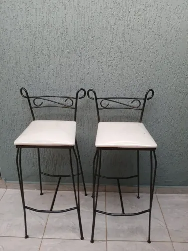 2 banquetas de ferro reforçado