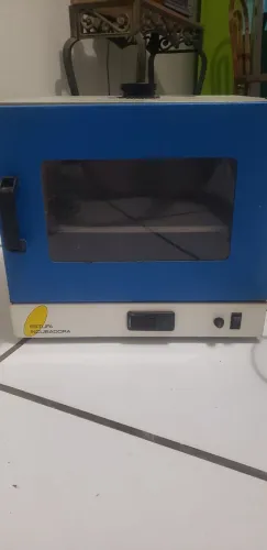 Estufa incubadora funcionando normal 40×40 cm
