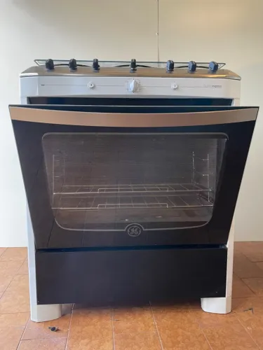 Fogão GE ( ficou guardado apenas 6 meses de uso)