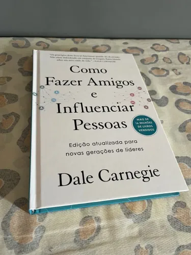 Como fazer amigos e influenciar pessoas - Dale Carnegie - Novo / Capa dura.