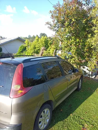 Peugeot 207 SW XR 1.4 Flex 8V 5P 2011