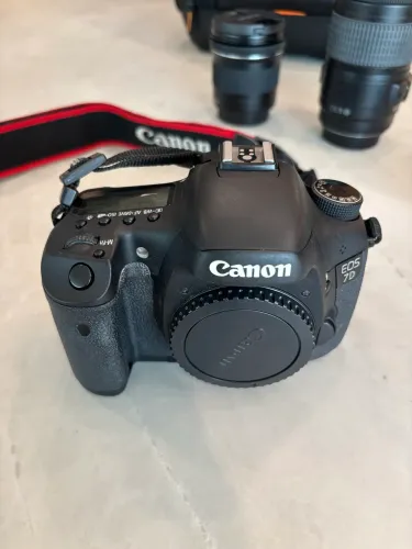 Câmera Canon 7D + 2 Lentes e Grip
