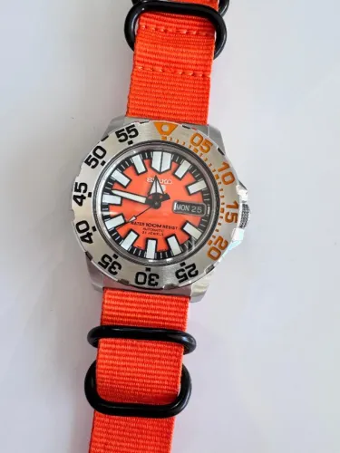 VENDIDO Seiko Baby Monster Orange SNZF49K1