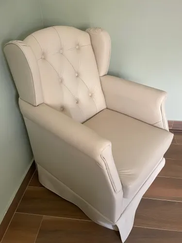 Vendo Poltrona de amamentação 