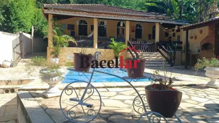 Linda casa !!! Oportunidade!!!! Piscina grande