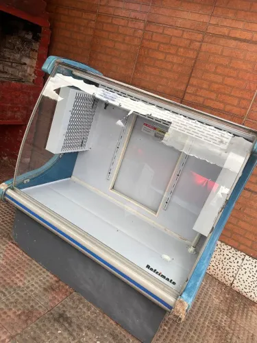 Vende-se Balcão vitrine freezer frigorífico 1,20m. Aceito negociações 