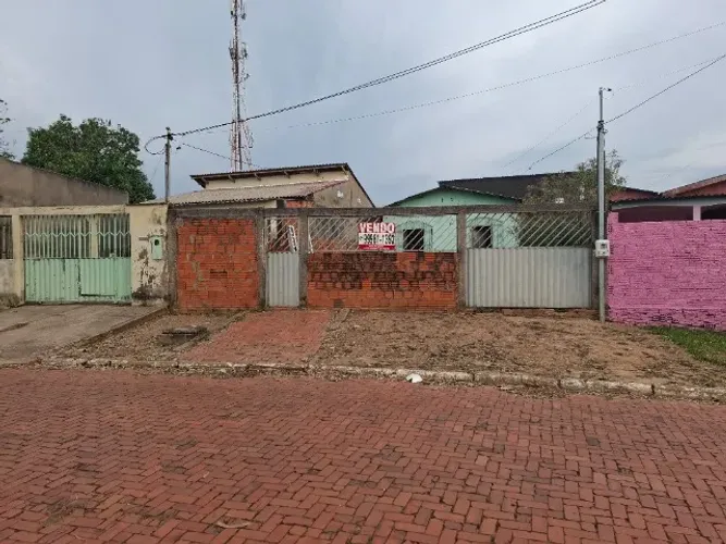 Terreno & Casa na Praça da Rua Valdomiro Lopes