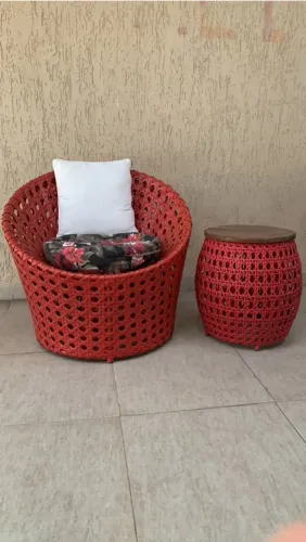 Chaise Vermelho + Banco/Mesa + 2 Almofadas Diâmetro 50cm