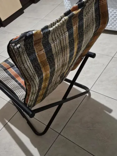 Cadeira Decorativa Dobrável com Estampa Étnica! Em ótimo estado!