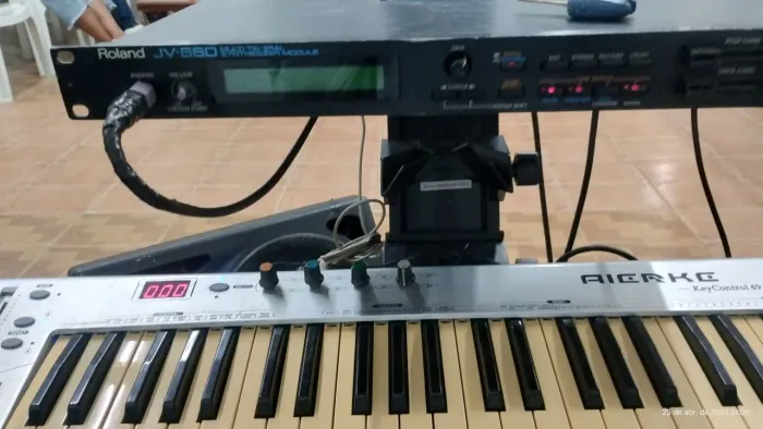 Módulo jv880 e um controlador. Em ótima condições,