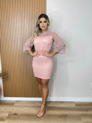 Vestido Rosa Elegante com Detalhes em Renda - Festa/Eventos