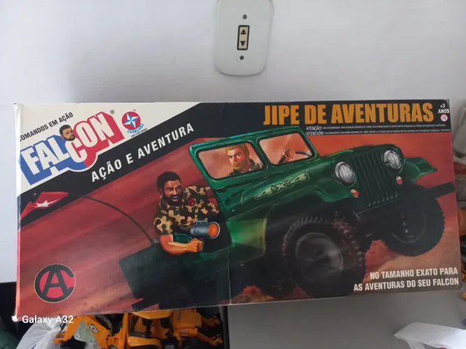 Jipe de Aventuras Falcon Estrela - Ação e Aventura!