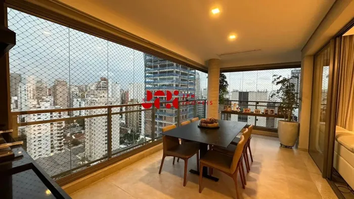 Apartamento em Indianópolis com 117m², 03 dormit., 01 suíte, 02 vagas