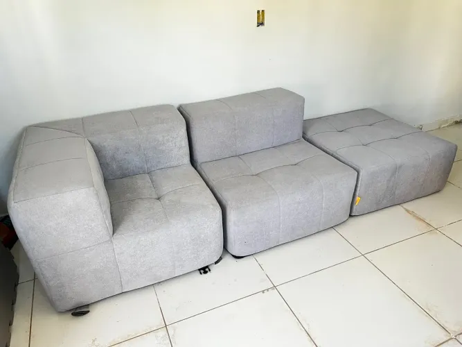 Sofá na Caixa modular 2 lugares em Boucle - 1 Braço com Apoio de pé