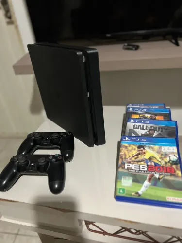 Ps4 Slim 1 Tb , 2 controles e 3 jogos