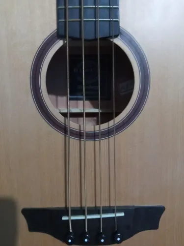 Baixolão Strindberg zero um mês de comprado acompanha capa  e correia s$1250  ou cartão!