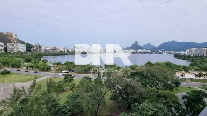 Alto Luxo! Original 4 quartos revertido pra 3, varandão, 2 vagas, 210m² frontal Lagoa!!