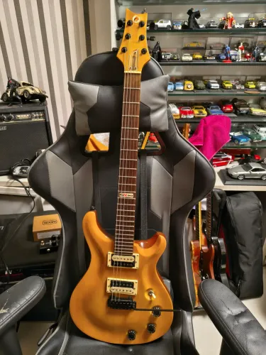Até domingo 3.4k. VENDO Guitarra estilo PRS, ferragens, captadores e elétrica tudo top!!!