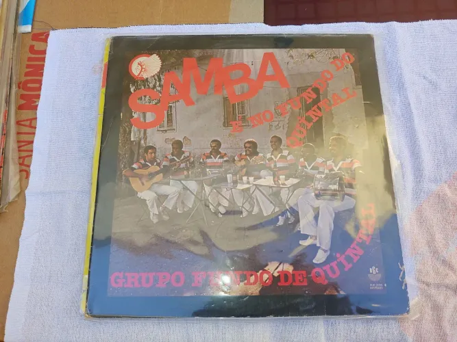Lp Fundo de Quintal disco de vinil, bom estado.