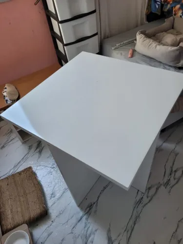 Mesa quadrada branca