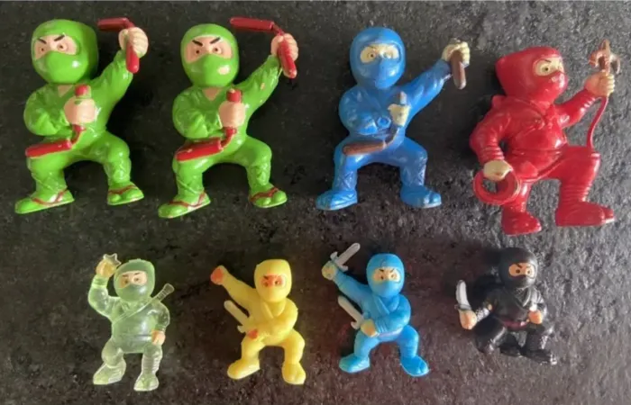 Coleção de miniaturas de ninjas Danone