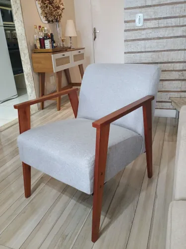 Poltrona decorativa madeira maciça Benny